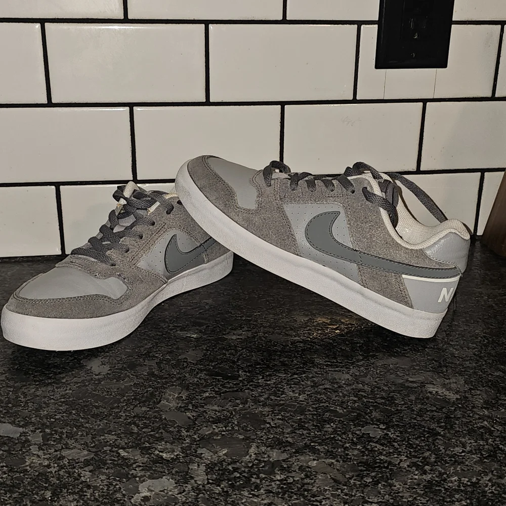 Nike SB Delta Force Vulc Skater Shoes 942237-001 Cool Grey Wolf‎ Men's 7 Youth 7